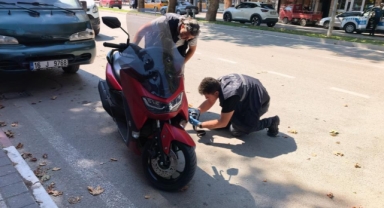 Motosikleti aldı plakanın sahte olduğunu polis kontrolünde öğrendi