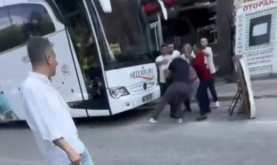 Otopark görevlisi ile vatandaş arasında bıçaklı kavga