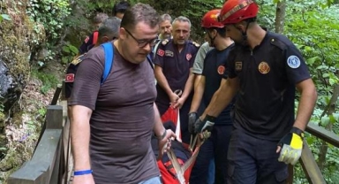 Oylat Şelalesi'nde düşen kadını ekipler kurtardı