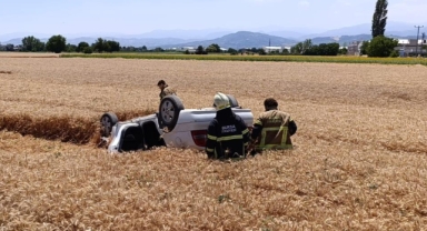Takla atan otomobil buğday tarlasına uçtu: 1 yaralı
