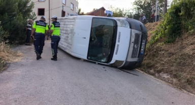 Tarım işçilerini taşıyan servis devrildi 6 işçi yaralı
