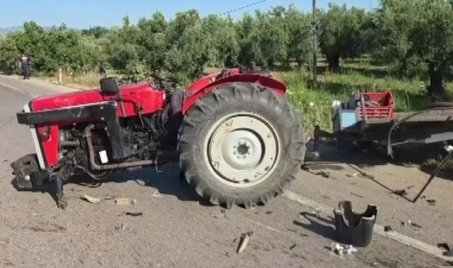Traktör ile hafif ticari araç çarpıştı yaşlı çift yola savruldu