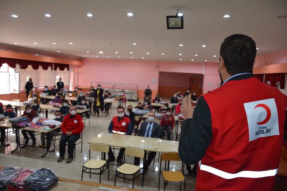 Sındırgı Kızılay’dan eğitime destek