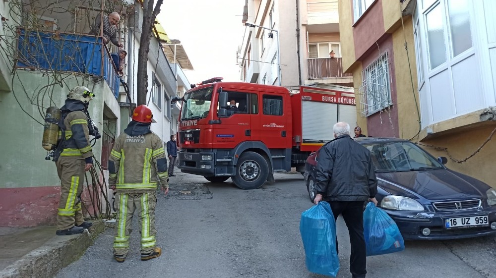 Yakılan mangalın dumanını yangın sananlar itfaiyeyi aradı